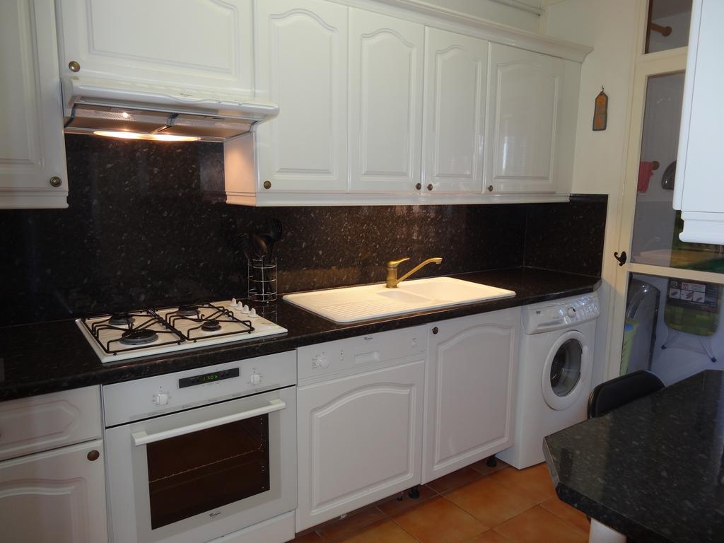 2 Bedroom Modern Apartment In Antibes With Sea View Szoba fotó